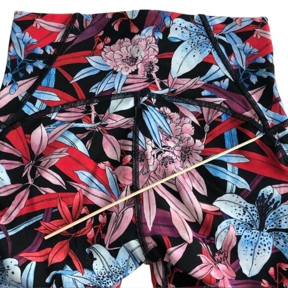 .Lululemon Train Times 7/8 Pant 25" Lush Lillies Multi - Picture 16 of 17